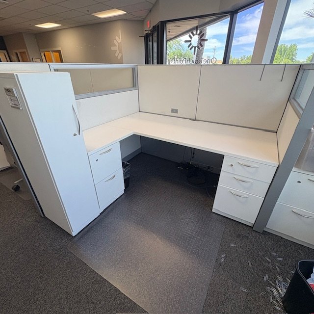 12 6x5 Workstations, 54″ panels in Phoenix