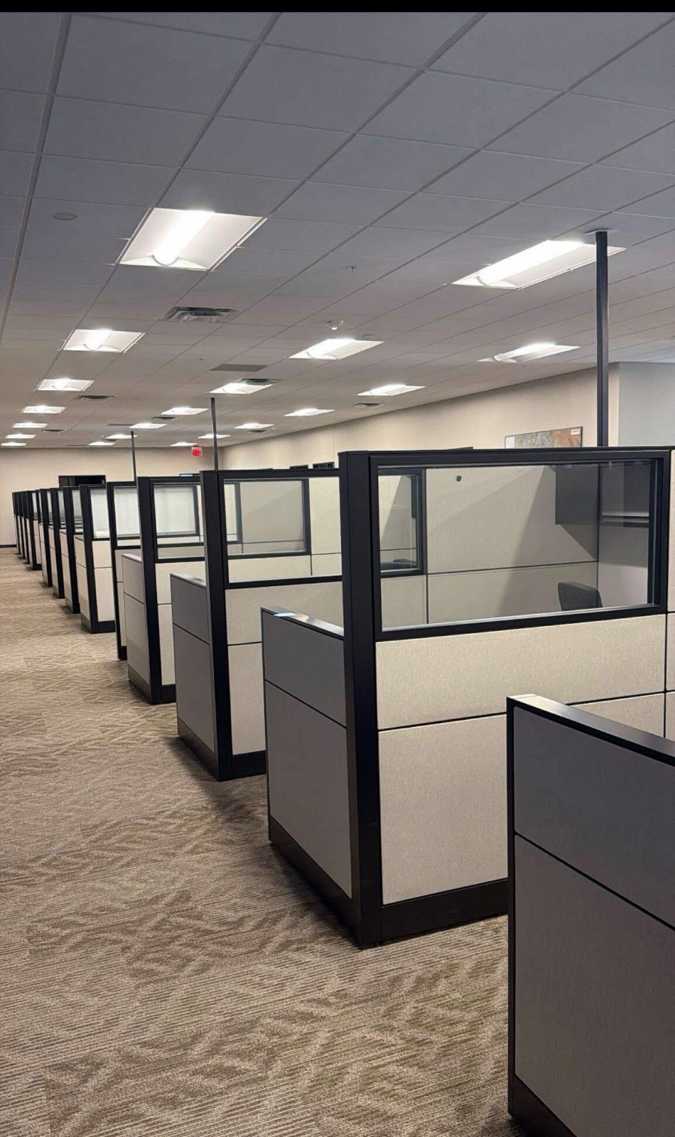 28 6x7 Workstations, 53″ panels in Scottsdale