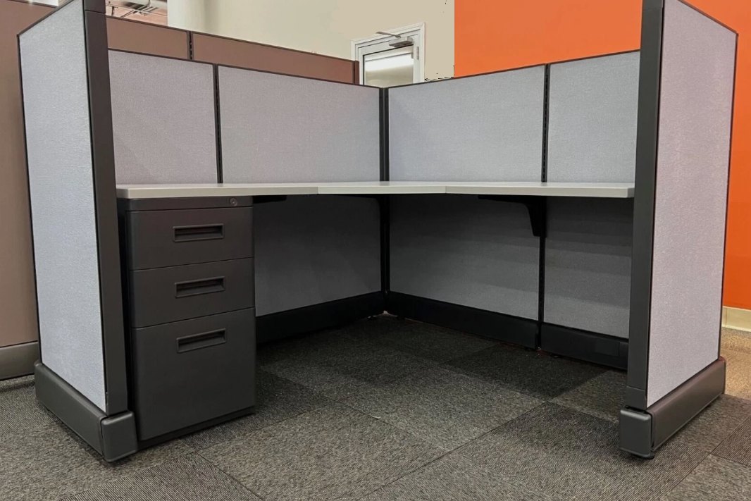 Herman Miller Action Office 2 station with pedestal