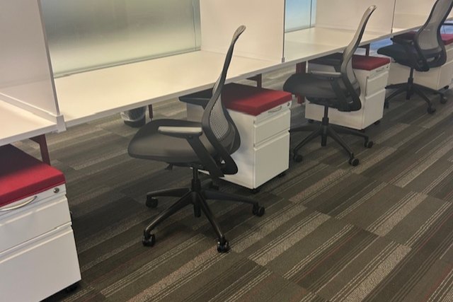 Open benching floor with low screens